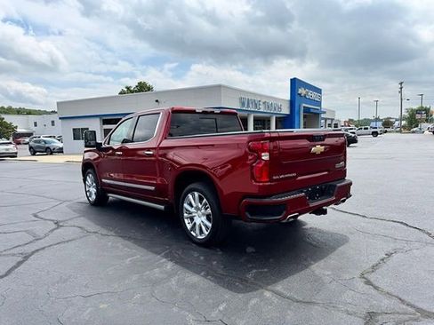 Used 2024 Chevrolet Silverado 1500 High Country w/ High Country Premium Package AWD/4WD image 3