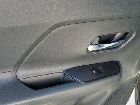 Certified 2025 Nissan Kicks SV image 15