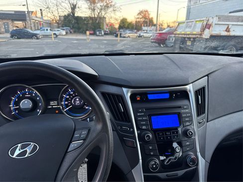 Used 2013 Hyundai Sonata GLS image 17