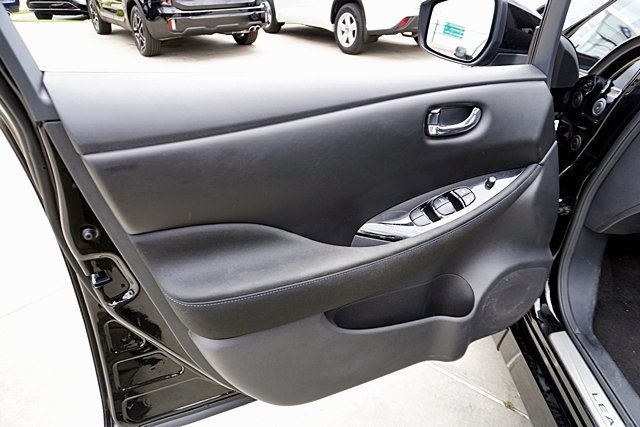 Certified 2025 Nissan Leaf SV Plus FWD image 32