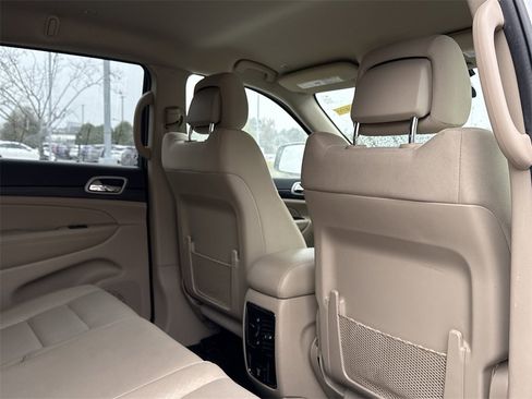 Used 2021 Jeep Grand Cherokee Laredo w/ Security & Convenience Group image 18