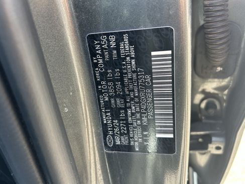 Used 2024 Hyundai Elantra Limited FWD image 31