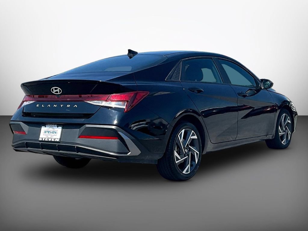Certified 2025 Hyundai Elantra Sport FWD image 6