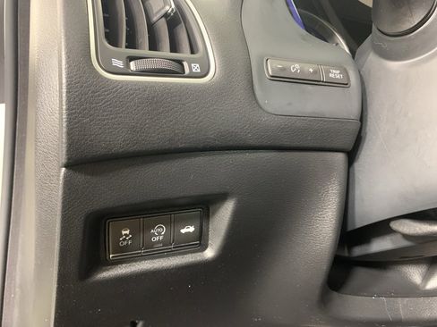 Used 2017 INFINITI Q60 2.0t w/ Moonroof Package image 16