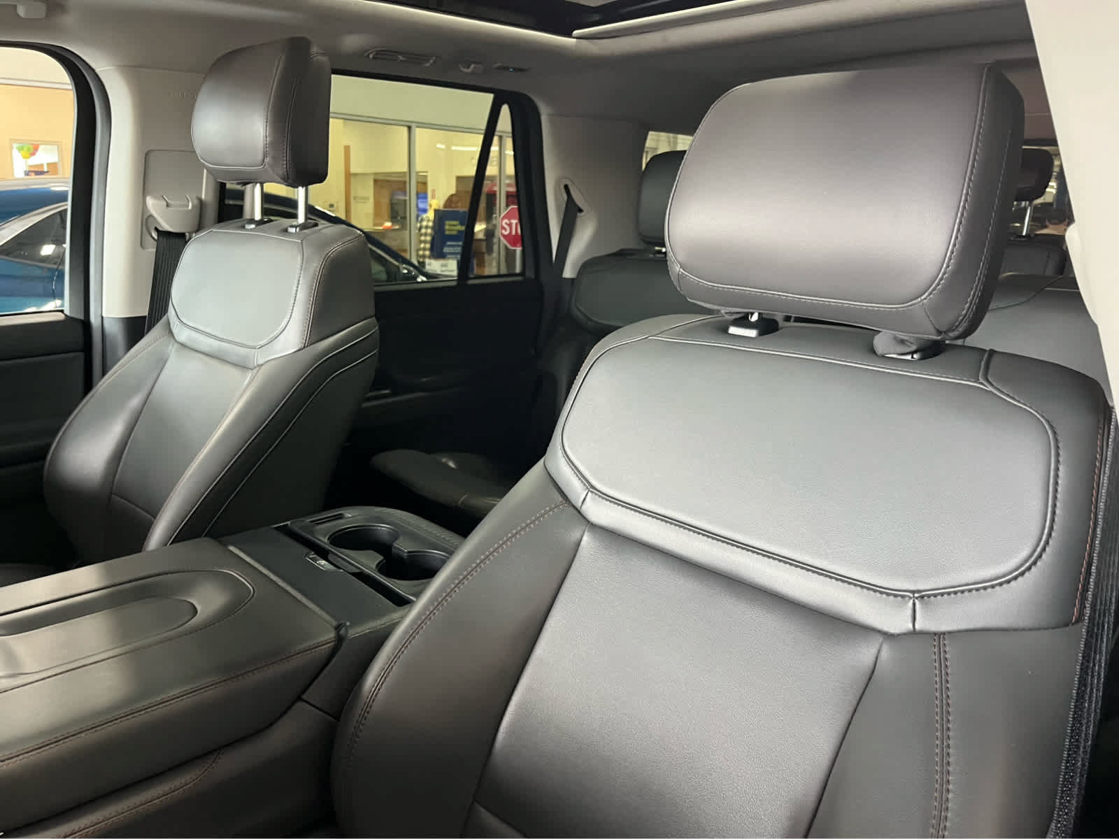 Used 2025 Ford Expedition Active AWD/4WD image 24