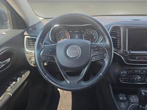 Used 2019 Jeep Cherokee Trailhawk w/ Cold Weather Group image 18