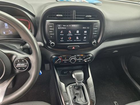 Used 2024 Kia Soul LX FWD image 17