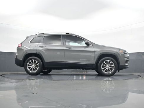 Used 2019 Jeep Cherokee Latitude Plus w/ Cold Weather Group AWD/4WD image 24
