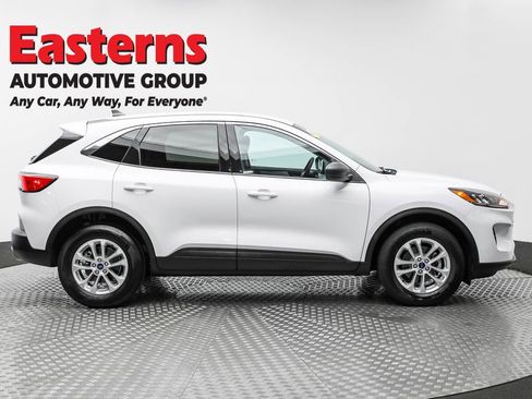 Used 2022 Ford Escape SE w/ Cold Weather Package image 4