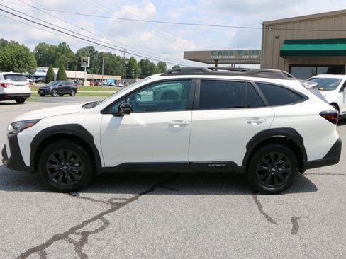 Used 2025 Subaru Outback Onyx Edition w/ Popular Package #2 AWD/4WD image 2