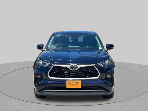 Used 2022 Toyota Highlander LE FWD image 8