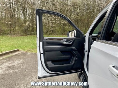 Used 2024 GMC Yukon XL SLE image 12