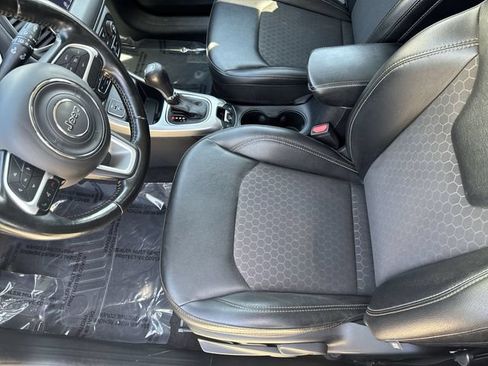 Used 2019 Jeep Compass Latitude FWD image 20