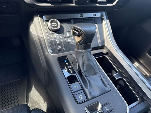 Used 2024 Lexus GX 550 AWD/4WD image 18