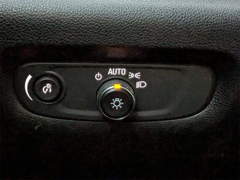 Used 2018 Chevrolet Traverse LS image 33