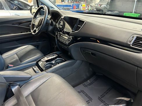Used 2022 Honda Pilot Touring image 11