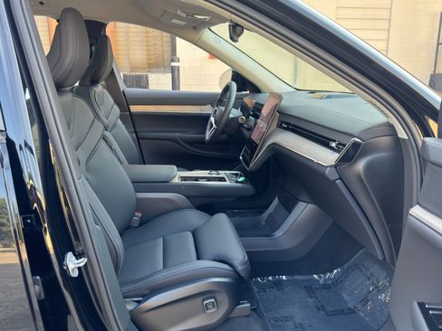 Used 2025 Volvo EX90 Plus AWD/4WD image 16