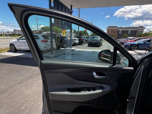 Used 2019 Hyundai Santa Fe SE FWD image 21