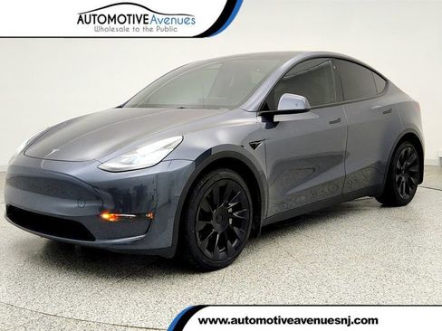 Used 2023 Tesla Model Y Long Range AWD/4WD image 1