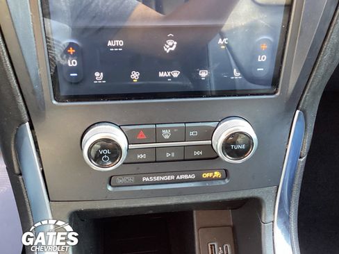 Used 2022 Ford Edge Titanium AWD/4WD image 21