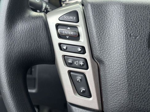 Used 2022 Nissan Titan S image 22