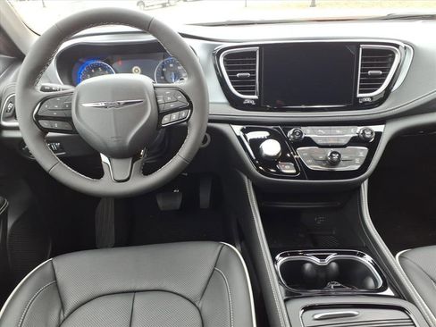 New 2026 Chrysler Pacifica Limited image 8