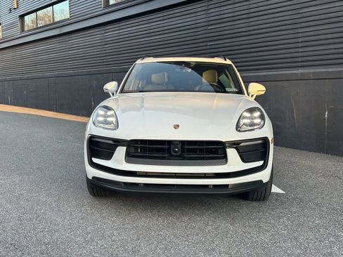 Certified 2025 Porsche Macan image 13