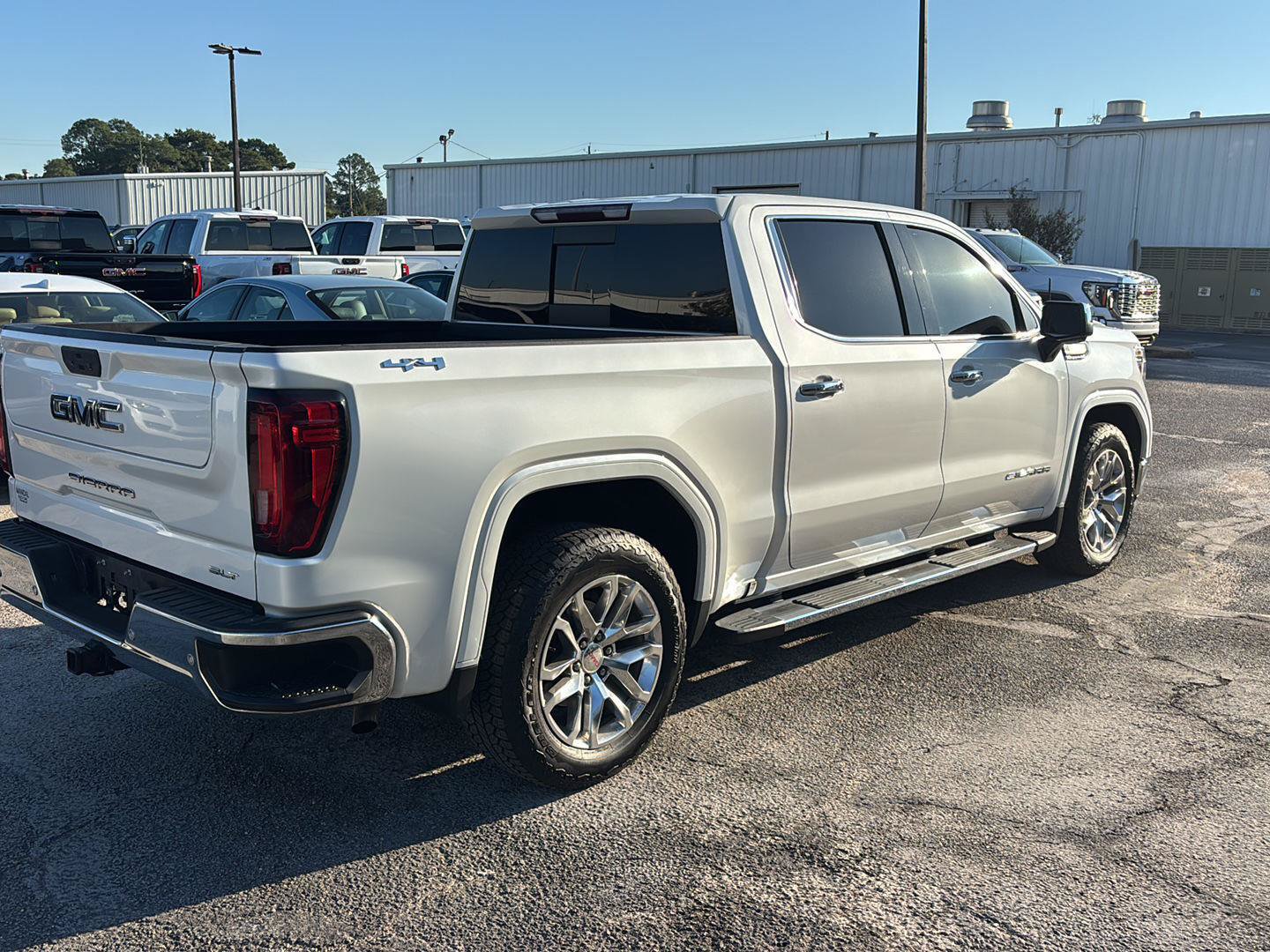 Used 2021 GMC Sierra 1500 SLT w/ SLT Premium Plus Package AWD/4WD image 7