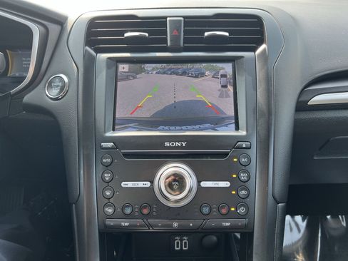 Used 2019 Ford Fusion Energi Titanium FWD image 19