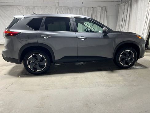 Used 2025 Nissan Rogue SV FWD image 8