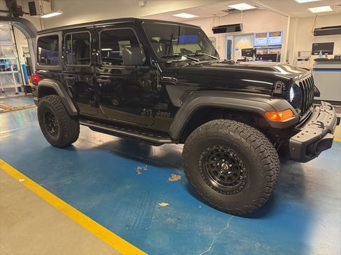 Used 2021 Jeep Wrangler Unlimited Sport image 3