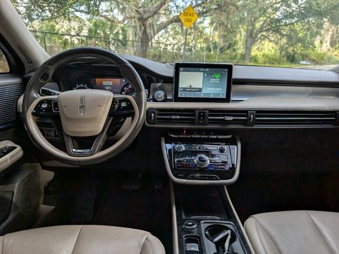 Used 2020 Lincoln Corsair FWD w/ Premium Package image 11