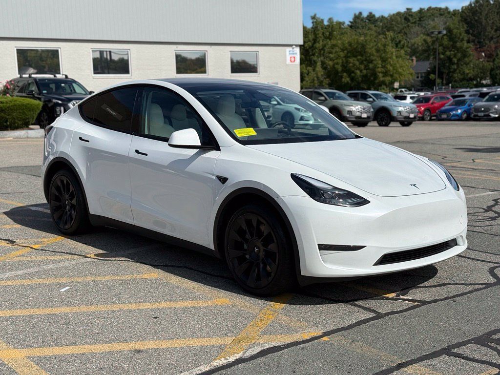 Used 2024 Tesla Model Y Long Range AWD/4WD image 7