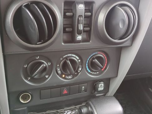 Used 2010 Jeep Wrangler Unlimited Sport image 17