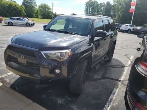 Used 2022 Toyota 4Runner SR5 AWD/4WD image 3