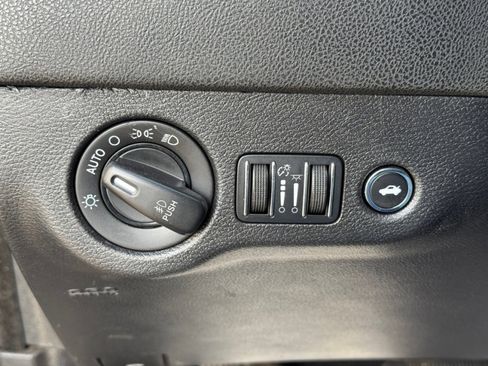 Used 2016 Dodge Charger SXT image 27