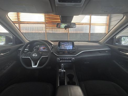 Used 2025 Nissan Altima 2.5 SV FWD image 31