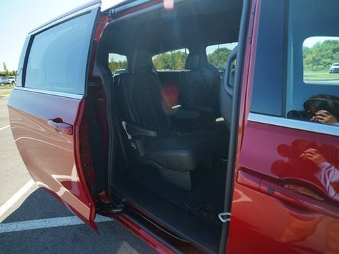 New 2026 Chrysler Voyager LX image 19