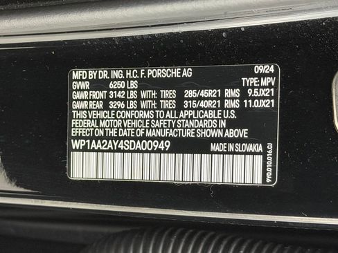 Certified 2025 Porsche Cayenne AWD/4WD image 27