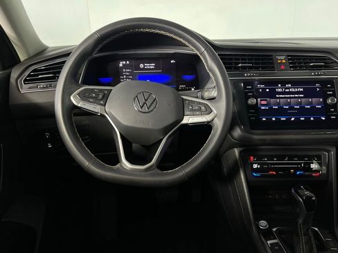 Used 2022 Volkswagen Tiguan SE image 13