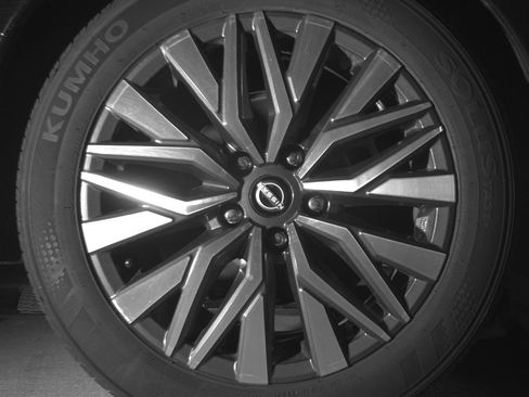 Used 2025 Nissan Altima 2.5 SV FWD image 15