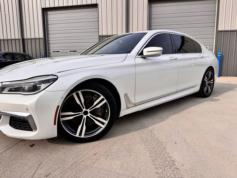 Used 2016 BMW 750i image 2