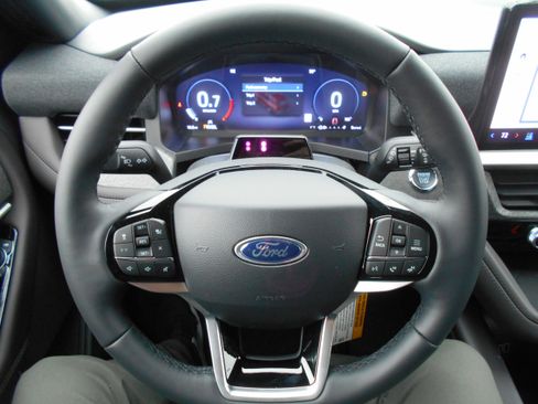 New 2026 Ford Explorer Platinum image 36