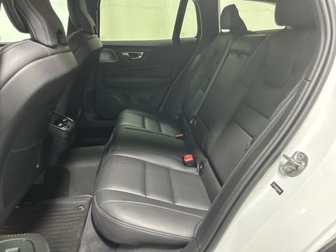 Certified 2025 Volvo XC60 B5 Core image 11