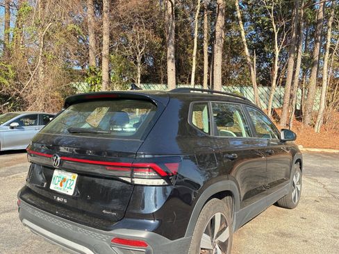 Used 2025 Volkswagen Taos S image 7