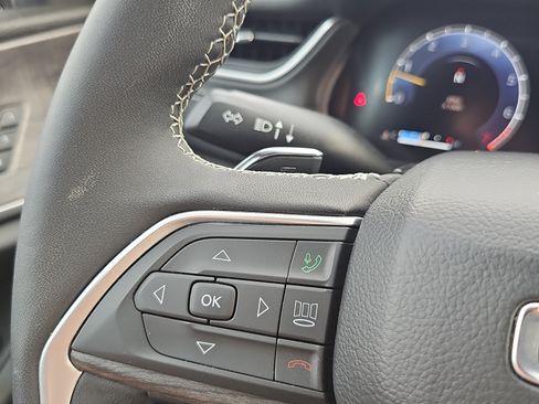 Used 2024 Jeep Grand Cherokee Limited AWD/4WD image 25