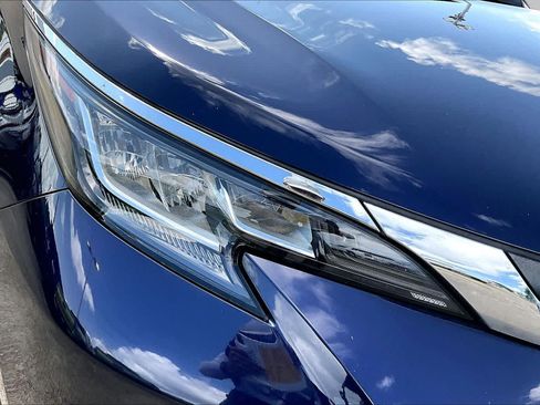 Used 2021 Toyota Sienna XLE FWD image 27