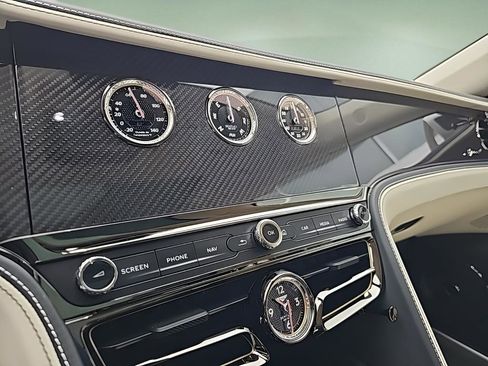 New 2025 Bentley Flying Spur Plug-In Hybrid image 24
