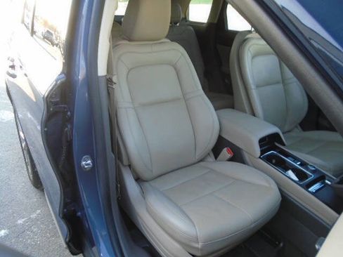 Used 2022 Lincoln Corsair AWD w/ Premium Package image 11