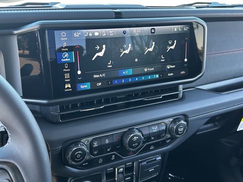 New 2025 Jeep Gladiator Rubicon w/ Convenience Group image 20